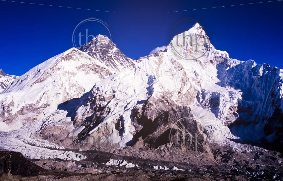 Mount Everest With The Khumbu Icefall In The Nepal Himalaya Mountain Range Thpstock - nature spot of nepal the himalayas let it be roblox